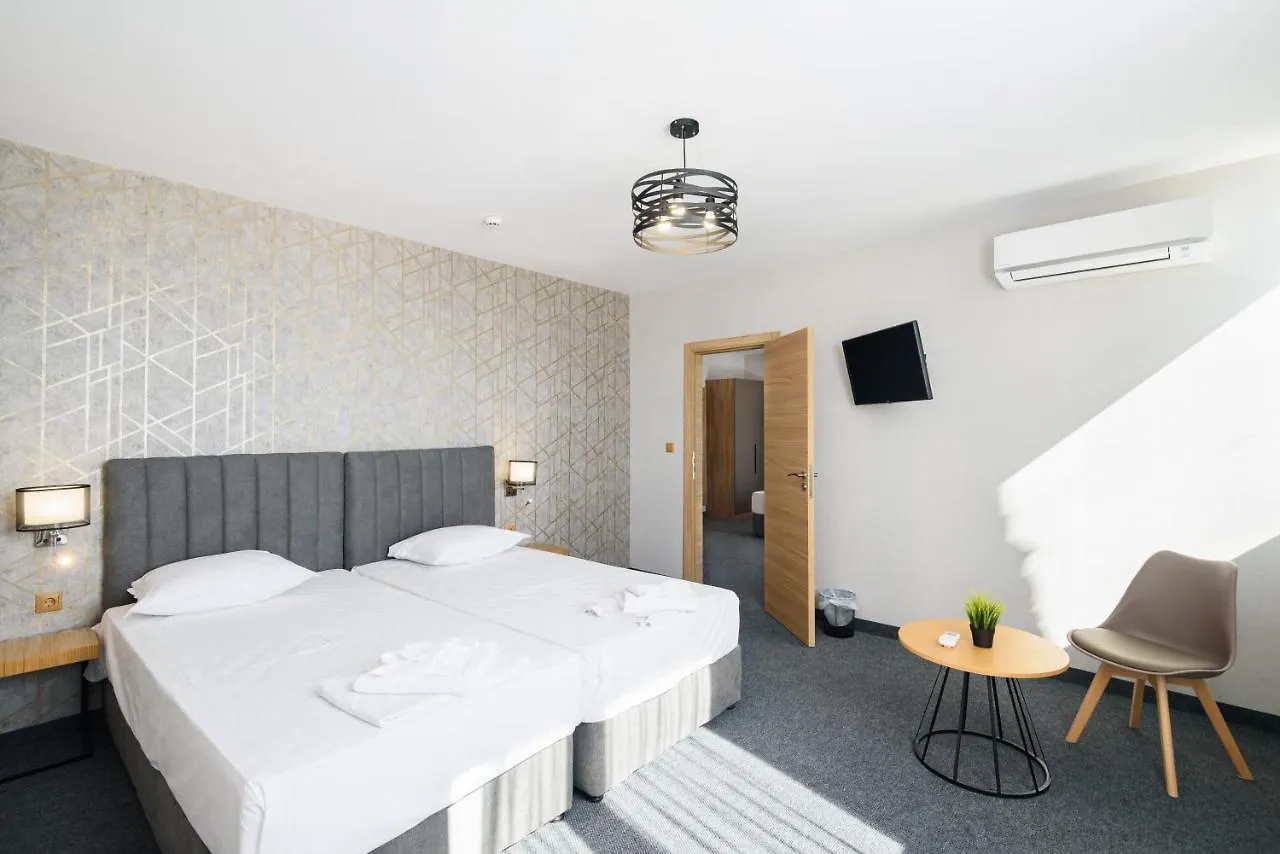 Avenue Hotel Burgaz 3*,